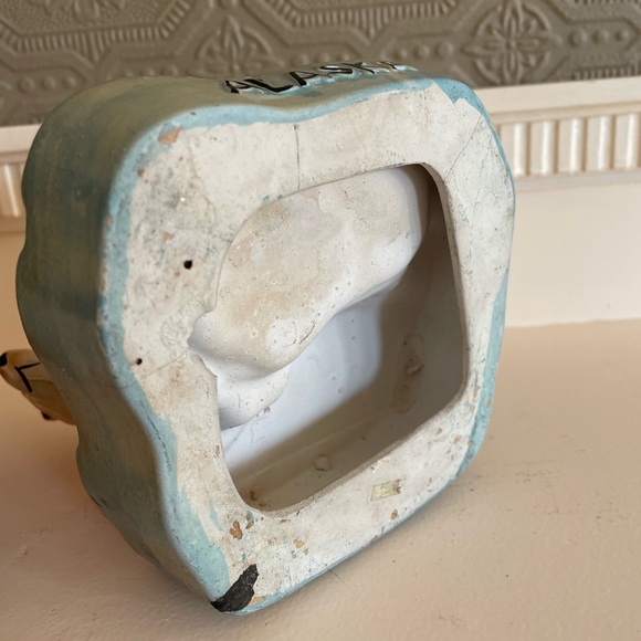 Vintage Ashtray Alaska Ceramic Painted Polar Bear on ￼Ice - Picture 8 of 8